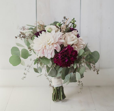 Ramo de novia estilo bouquet con flor exótica